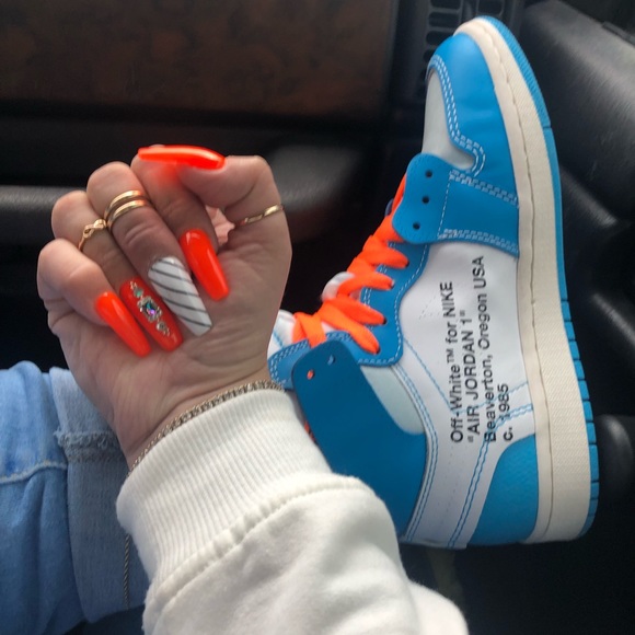 Meet your Posher, April - Picture 3 of 4